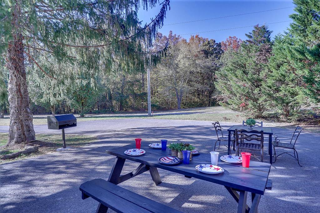 Entertainment Galore! Luxurious Property, Spectacular & Peaceful Setting, Great Location, Close To Major Attractions!! Pigeon Forge Esterno foto