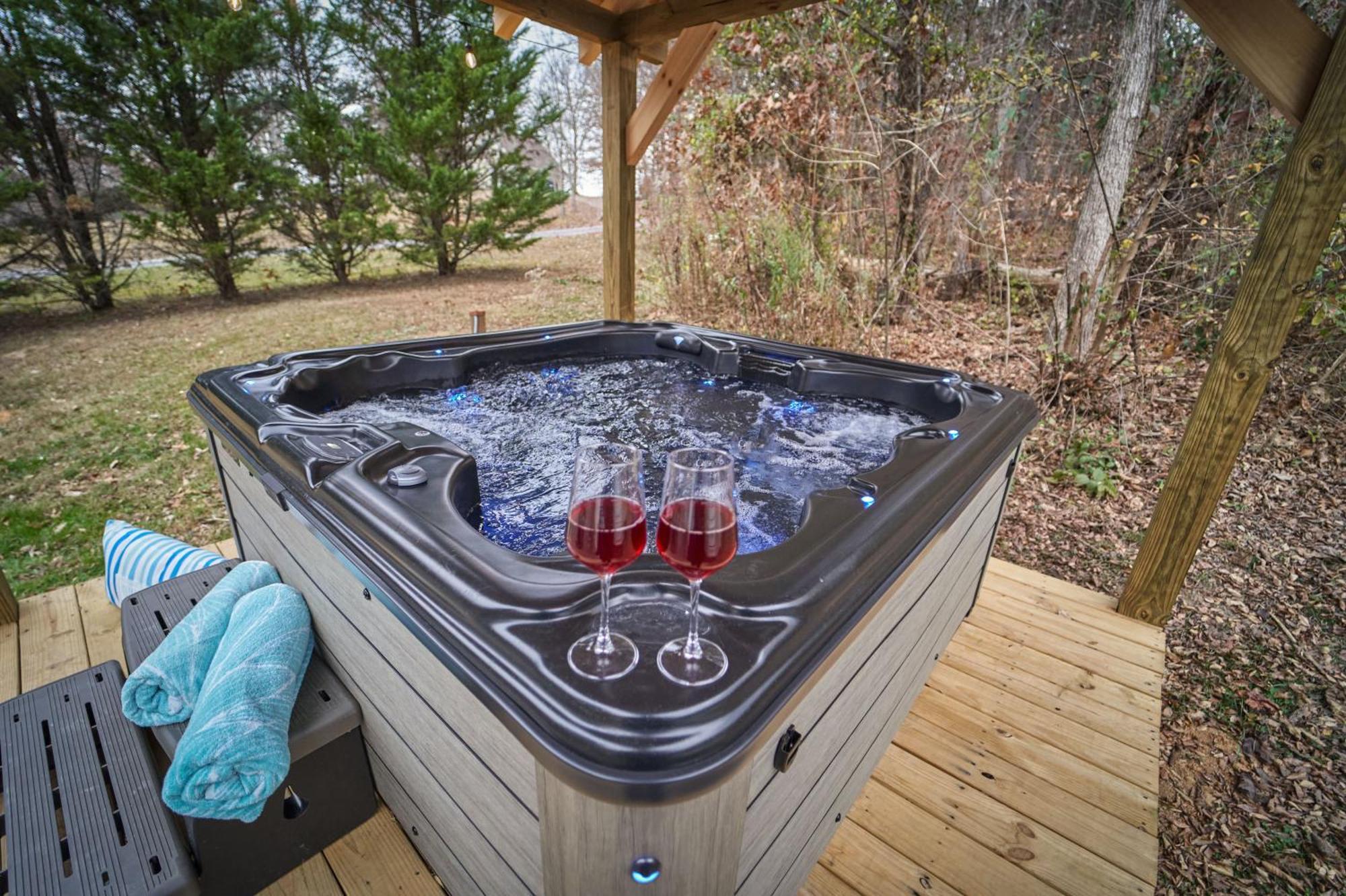 Entertainment Galore! Luxurious Property, Spectacular & Peaceful Setting, Great Location, Close To Major Attractions!! Pigeon Forge Esterno foto