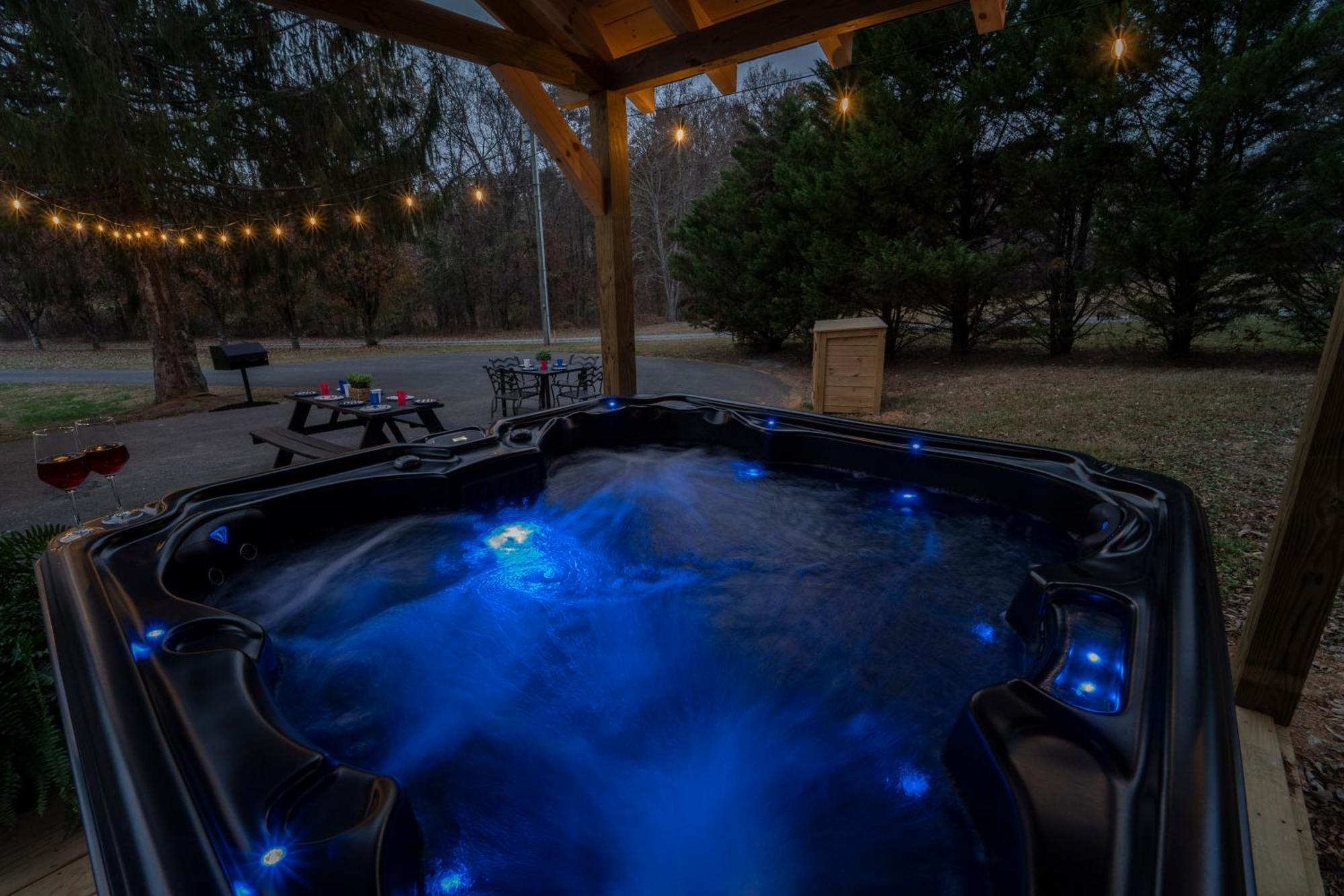 Entertainment Galore! Luxurious Property, Spectacular & Peaceful Setting, Great Location, Close To Major Attractions!! Pigeon Forge Esterno foto