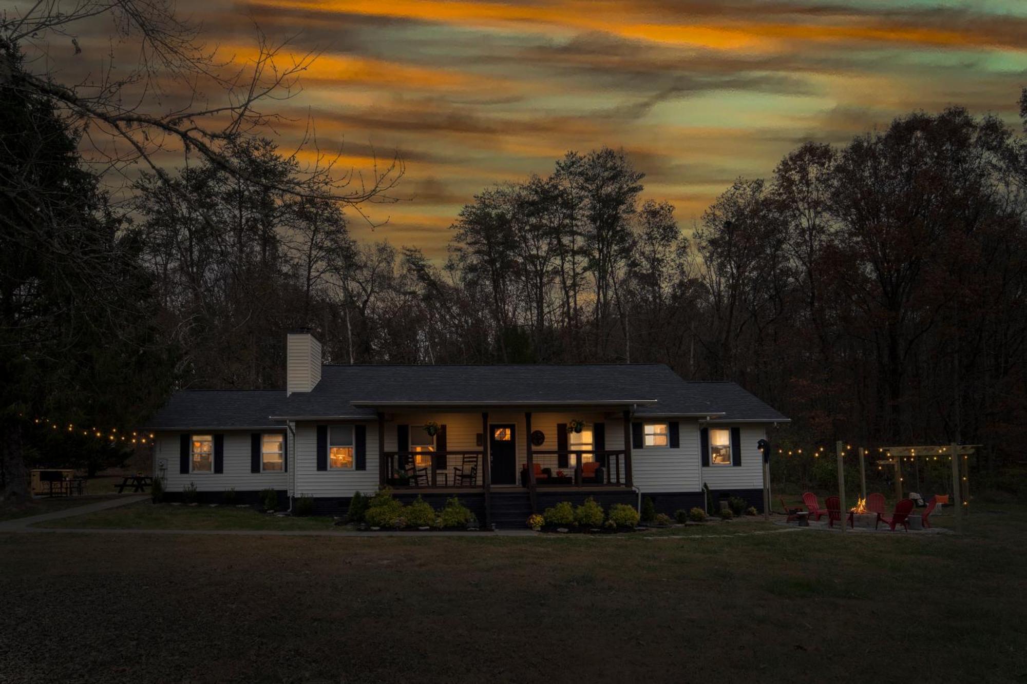Entertainment Galore! Luxurious Property, Spectacular & Peaceful Setting, Great Location, Close To Major Attractions!! Pigeon Forge Esterno foto