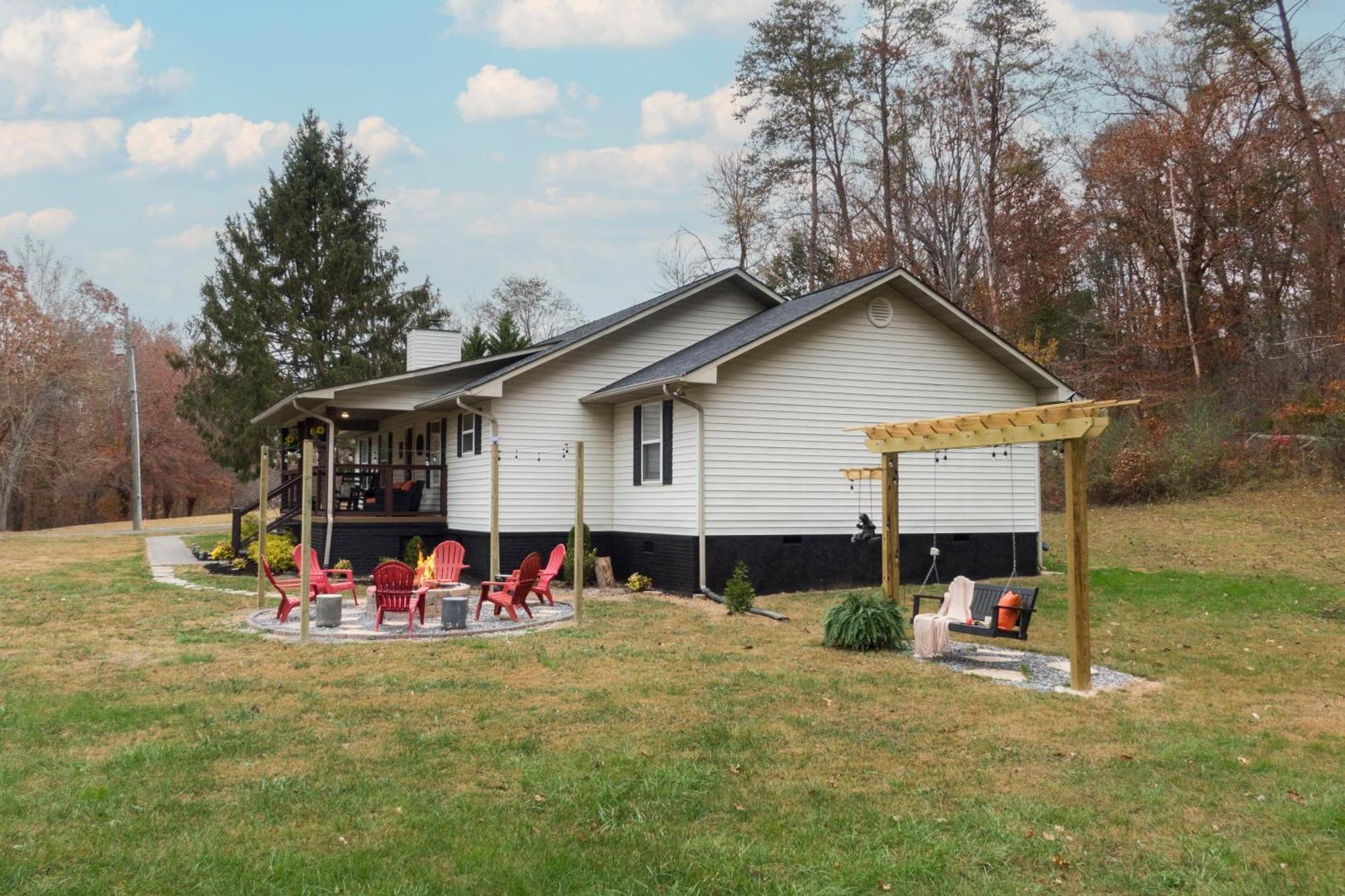 Entertainment Galore! Luxurious Property, Spectacular & Peaceful Setting, Great Location, Close To Major Attractions!! Pigeon Forge Esterno foto
