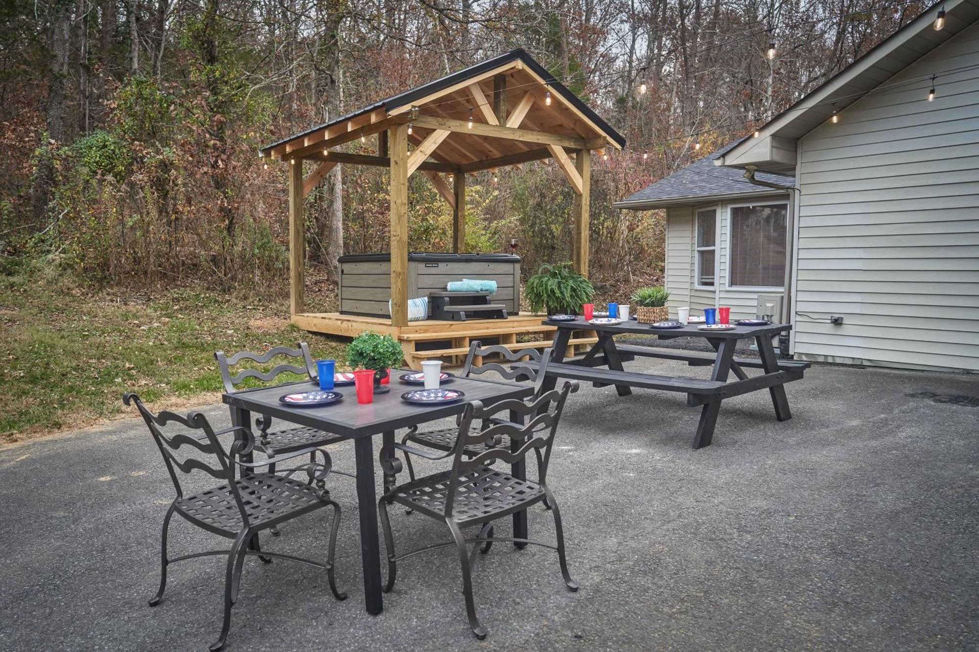 Entertainment Galore! Luxurious Property, Spectacular & Peaceful Setting, Great Location, Close To Major Attractions!! Pigeon Forge Esterno foto