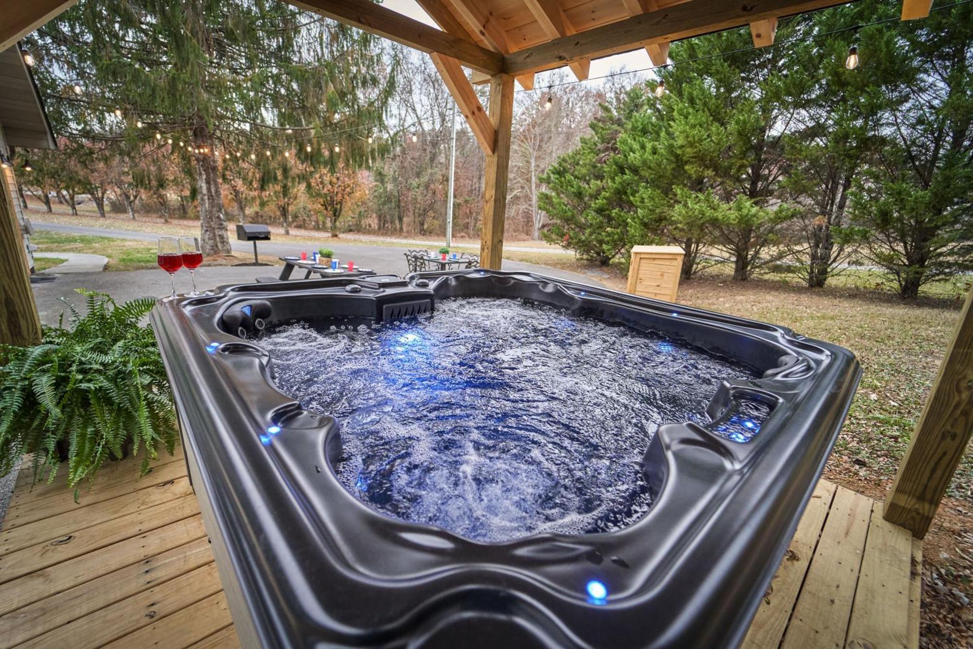 Entertainment Galore! Luxurious Property, Spectacular & Peaceful Setting, Great Location, Close To Major Attractions!! Pigeon Forge Esterno foto